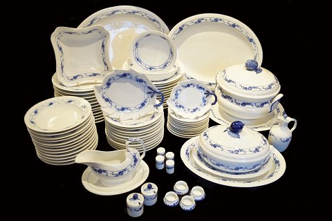 Royal Copenhagen, Rosenknop porcelain; dinner set for 12 persons