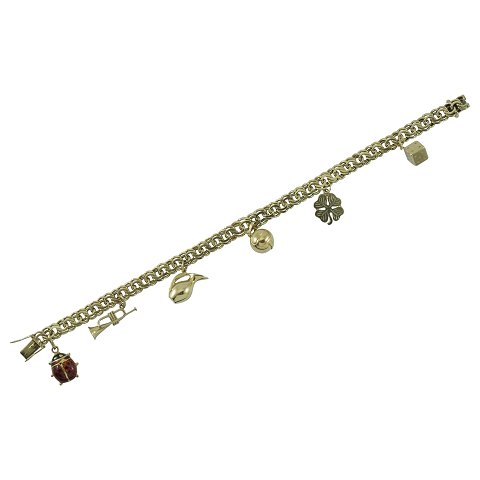 A bracelet of 14k gold set with six charms