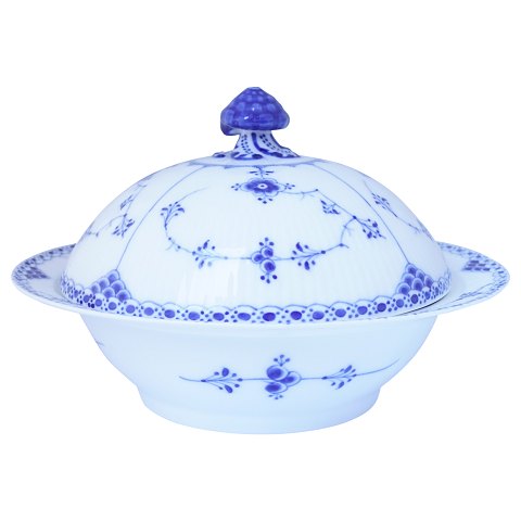Royal Copenhagen; A half lace lid dish of porcelain #618
