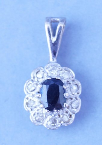Pendant with sapphire and diamonds mounted in 14k white gold