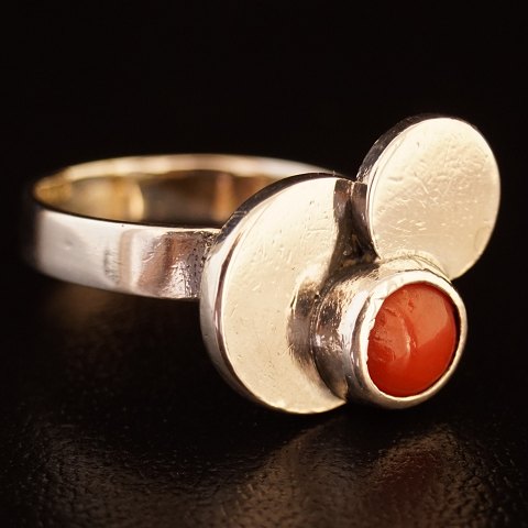 Hans Hansen; A ring of sterling silver set with a coral