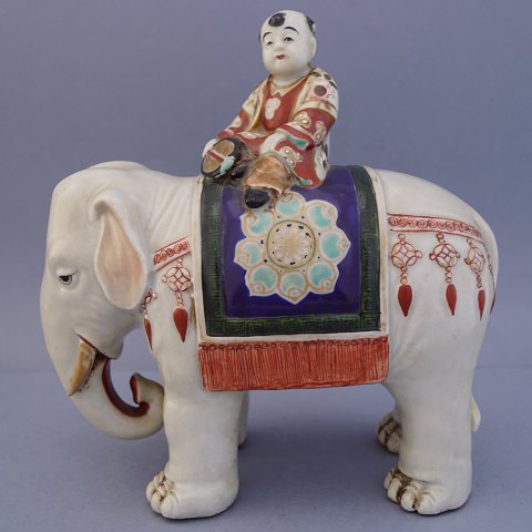 A chinese figurine of porcelain, elephant,  China, start 20th century