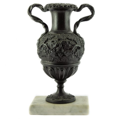 Bronze vase på marmorfod, empire ca. 1810