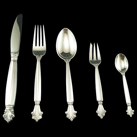 Georg Jensen, Johan Rohde; Dronning/Acanthus silver cutlery, complete for 12 persons, 70 pieces