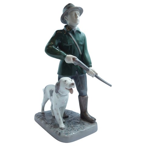 Bing & Grøndahl; Porcelæns figur, jæger med hund #2328