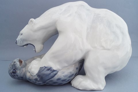 Royal Copenhagen, Knud Kyhn;Polar bear with seal in porcelain