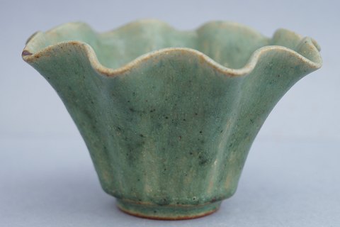 Arne Bang; A stoneware bowl with waves in the edging  #109