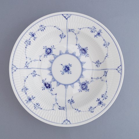 Royal Copenhagen, musselmalet riflet; dyb tallerken af porcelæn #168