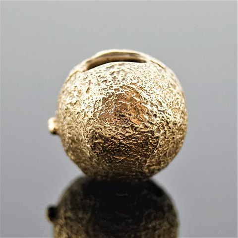 Ole Lynggaard; Rustik kuglelås af 14 kt. guld, 13 mm