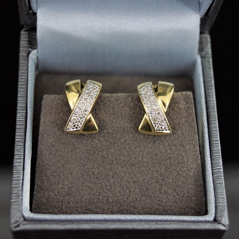 Aagaard; Ørestikker/øreringe af 14 kt. guld med diamanter fattet i hvidguld