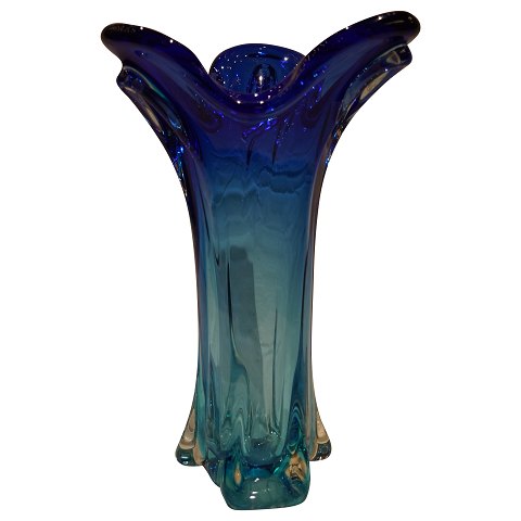 Fransk vase i glas, blålige nuancer, omkring år 1950