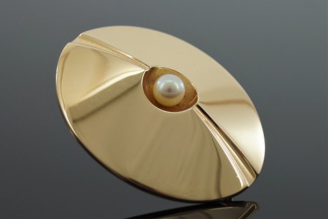 Hans Hansen; Oval broche af 14 kt. guld med perle #107
