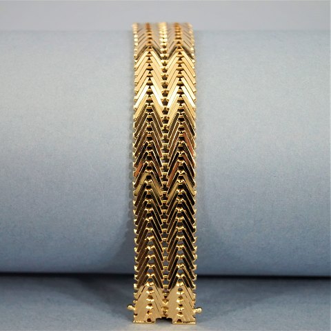 Guldvirke; A geneve bracelet of 14k gold