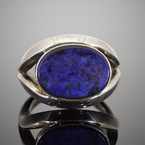 Georg Jensen; Stor lapis lazuli ring af sterling sølv #A93