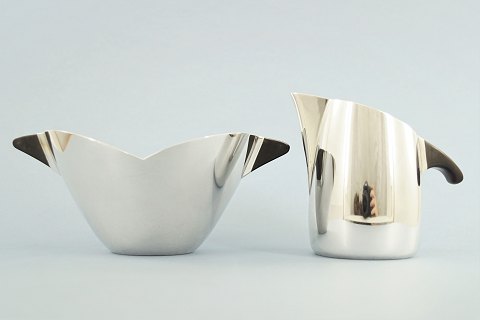 Evald Nielsen, Einar Olsen; A set with sugar bowl and creamer of sterling silver 
and horn
