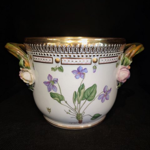 Royal Copenhagen, Flora Danica; Vinkøler #3570 af porcelæn