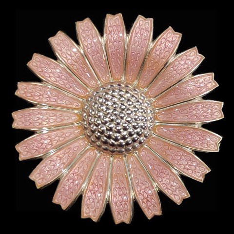 Georg Jensen; Marguerit broche af sterling sølv med lyserød emalje