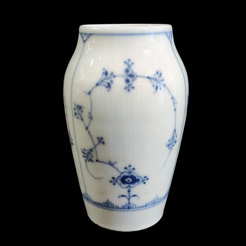 Royal Copenhagen, musselmalet riflet porcelæn; Vase #384