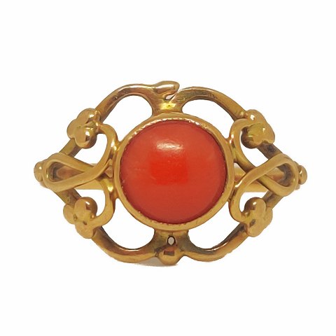 A ring in 14k gold with coral, 1920