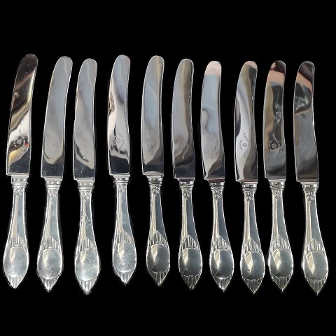 Træske middagsknive og frokostknive i tretårnet sølv