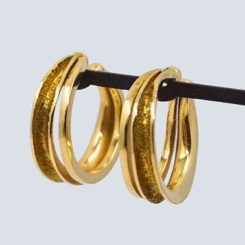 Anette Kræn; Pair of ear rings in 14k gold