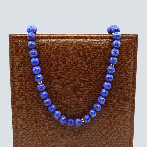 Long necklace of lapis lazuli with clasp of 14k gold