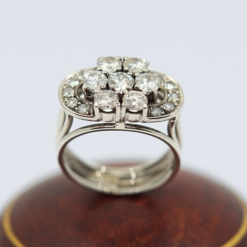 A diamond ring in 14k white gold, total app. 1.30 ct.