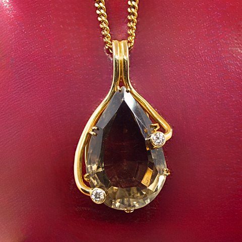 Necklace in 14k gold with pendant of large topaz set with diamonds