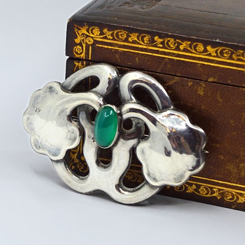 Bernhard Hertz; An Art Nouveau silver brooch with chrysoprase