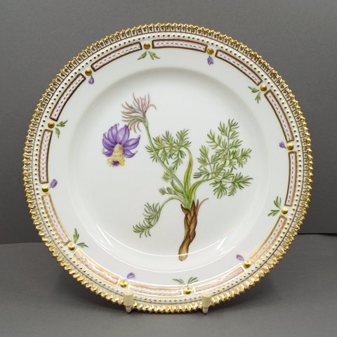 Royal Copenhagen, Flora Danica; Lunch plate #3550