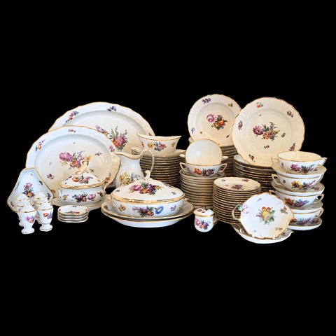 Royal Copenhagen, Tung Saksisk blomst porcelain; dinner set for 16 persons