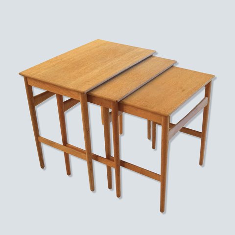 Hans J. Wegner; Nesting tables in oak