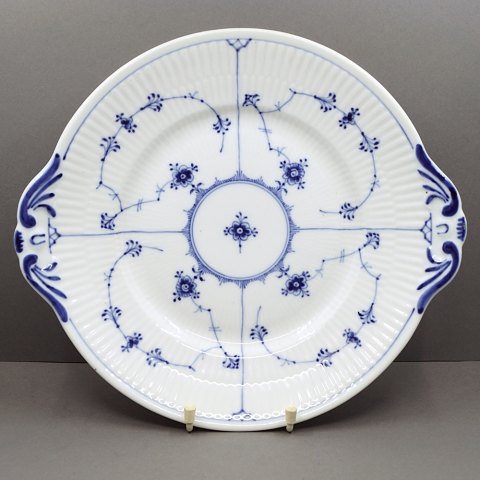 Royal Copenhagen, musselmalet riflet porcelæn; Rundt kagefad #2152