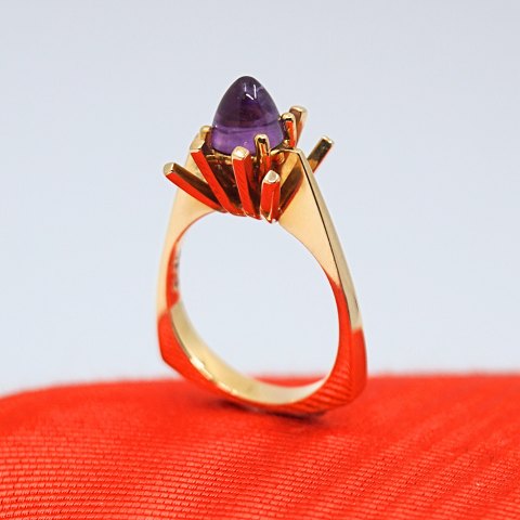 Ole Lynggaard; An amethyst ring in 14k gold