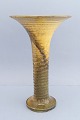 Herman A. Kähler; vase i lertøj dekoreret med gul uranglasur