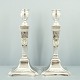 Par høje lysestager af sterling sølv, Louis XVI-stil